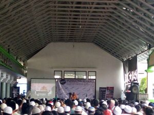 Komunitas Punk Bekasi menyelenggarakan Kajian Bersama Ustadz Felix Siauw