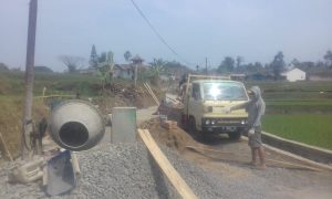 Desa Pasawahan Tingkatkan Infrastruktur Pada Jalan Desa