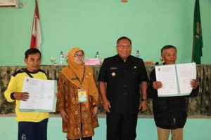 Kelompok Tani kabupaten Sukabumi menerima 25 Unit traktor Dari Bupati