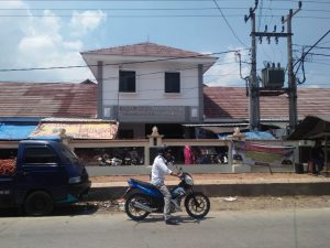 Pasar Bangkir Terkesan Kumuh Berbau Sampah.