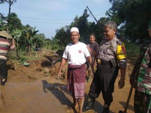 Datangi Lokasi Bencana Banjir Kapolsek Babakan Madang Pastikan Warga Semua Aman