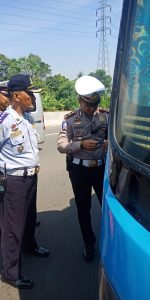 Satlantas Polres Bogor Periksa Kelayakan Bus Dan Truk Lintasan Puncak – Sukabumi