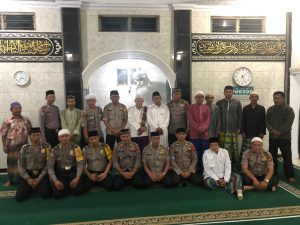 Waka Polres Bogor Bersama Kapolsek Babakan Madang Giat Sholat Subuh Keliling Di Mesjid Nurul Iman