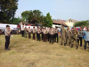 Polsek Tanjung Sari Dan Sat Sabhara Polres Bogor Lakukan Pengamanan Konser Musik ” Spektra Merah 1.000 Komunitas Kreatif “