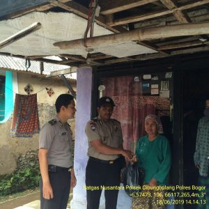 Dalam Rangka Hut Polri Ke-73 , Polsek Cibungbulang Santuni Anak Yatim Dan Kaum Duafa