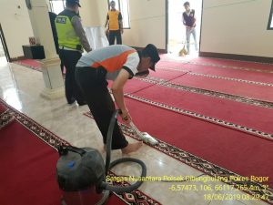 Kapolsek Cibungbulang Gelar Kegiatan Bhakti Religi Korve Tempat Ibadah Dalam Rangka Hut Polri- 73
