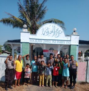Polres Cirebon Gelar Bersih Masjid AL – Khuriyah Dalam Rangka HUT Bhayangkara Ke – 73