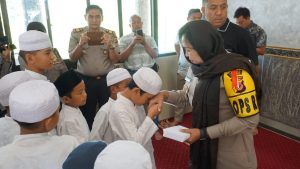 Binrohtal Dan Silahturahmi Kapolres Cianjur Dalam Rangka Pemberian Santunan Kepada Anak Yatim