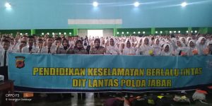 Police Goes To School Dalam Rangka MPLS Oleh Subdit Kamsel Dit Lantas Polda Jabar Di SMKN 6 Bandung