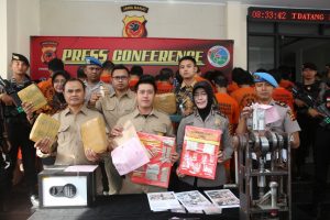 Konferensi Pers Sat Narkoba Polres Bogor : Pengungkapan ( Home Industri ) Produksi Ekstasi / Inex di Kabupaten Bogor