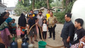 Bakti Sosial Air Bersih Bagi Warga Desa Cijayanti Oleh Polsek Babakan Madang Polres Bogor