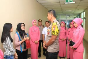 Kapolda Jabar Jenguk Ipda. Erwin, Korban Saat Pengamanan Unjuk Rasa Di Cianjur