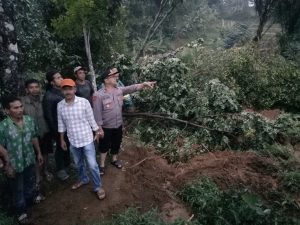 Longsor dan Angin Puting Beliung Landa Wilayah Pamijahan, Kapolsek Cibungbulang Cek ke Lokasi