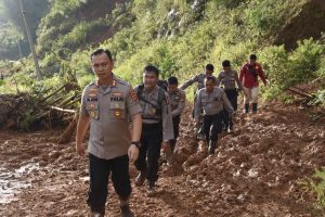 Presiden Jokowi Batal Landing Akibat Cuaca Buruk di Lokasi Banjir Cigudeg