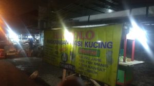 Prabu Anom: Pedagang Milenial Nasi Kucing Khas Solo Di Bekasi