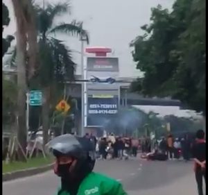 Sejumlah Kendaraan Unit Roda 2 Rusak, Saat Bentrokan 2 Ormas di Bogor