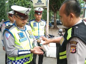Polres Sukabumi Lakukan Prosedur Periksa Suhu Tubuh Anggota dan Pengunjung