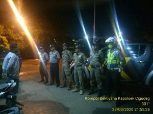 Kapolsek Cigudeg Pimpin Patroli Gabungan Dalam Laksanakan Maklumat Kapolri Cegah Covid-19