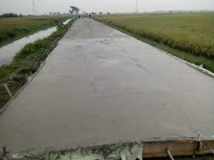 Pengecoran Peningkatan Jalan Rabat Beton di Sambut Baik Oleh Masyarakat Petani Desa Sukatani Cilamaya Wetan