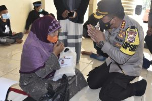 Suriah Mendapat Apresiasi dan Doorprize Vaksinasi Covid-19 dari Kapolresta Cirebon