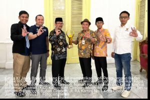 Kabupaten Cirebon Raih Trofi Penghargaan Badan Publik Informatif Pertama Kali