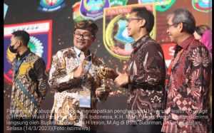 Raih Prestasi JKN-KIS, Kabupaten Cirebon Dapat Penghargaan UHC dari Wapres RI
