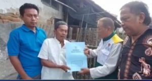 Baznas Majalengka Serahkan Bantuan Rutilahu Warga Desa Jatimulya