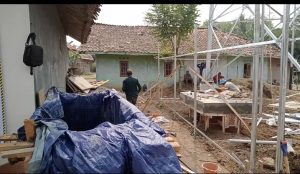 Luar Biasa!!! Pembangunan Tower BTS di Kampung Rambay Desa Ridogalih Berada di Pemukiman Padat Penduduk