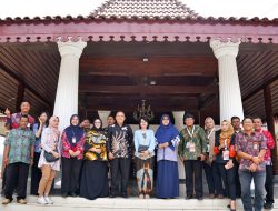 HARI BATIK NASIONAL 2023 Momen Gaungkan Motif Batik dari Jawa Barat