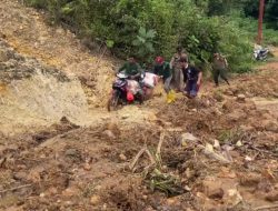 Longsor Menimpa Kp. Mulyasari Desa Sukamulya Sukamakmur, Menyebabkan Warga Terisolir